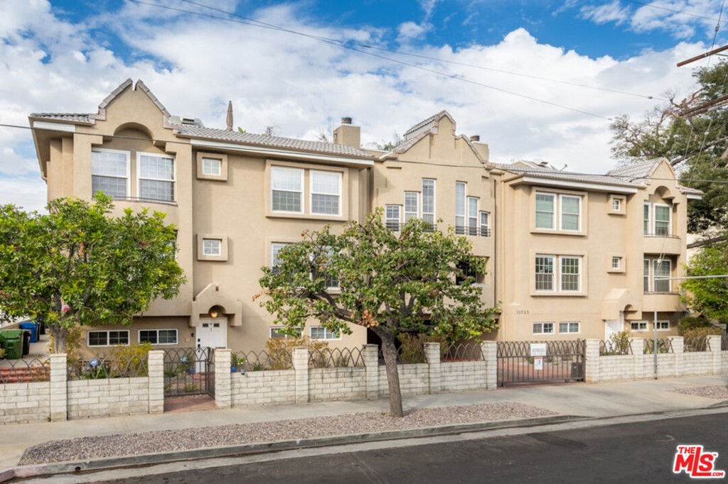 Property Photo: 10929 Landale Street #1 CA 91602