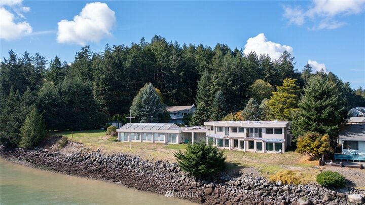 Property Photo:  830 Cowichan Place  WA 98257 