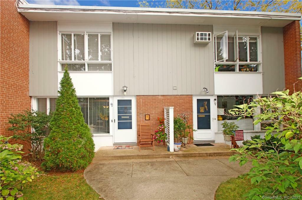 Property Photo:  29 North Lake Drive  CT 06517 