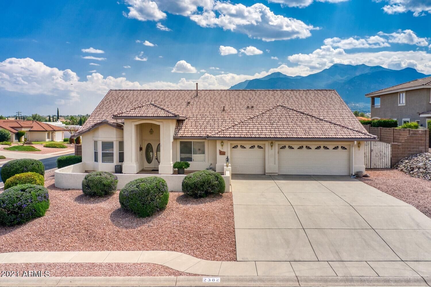 Property Photo: 2382 Murietta Way AZ 85650
