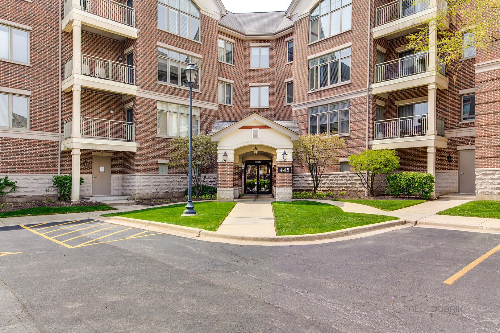 Property Photo: 445 Village Green 402 IL 60069