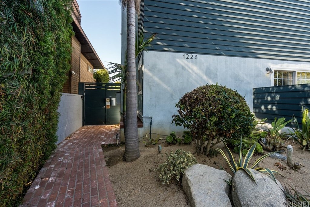Property Photo: 1228 18th Street F CA 90404