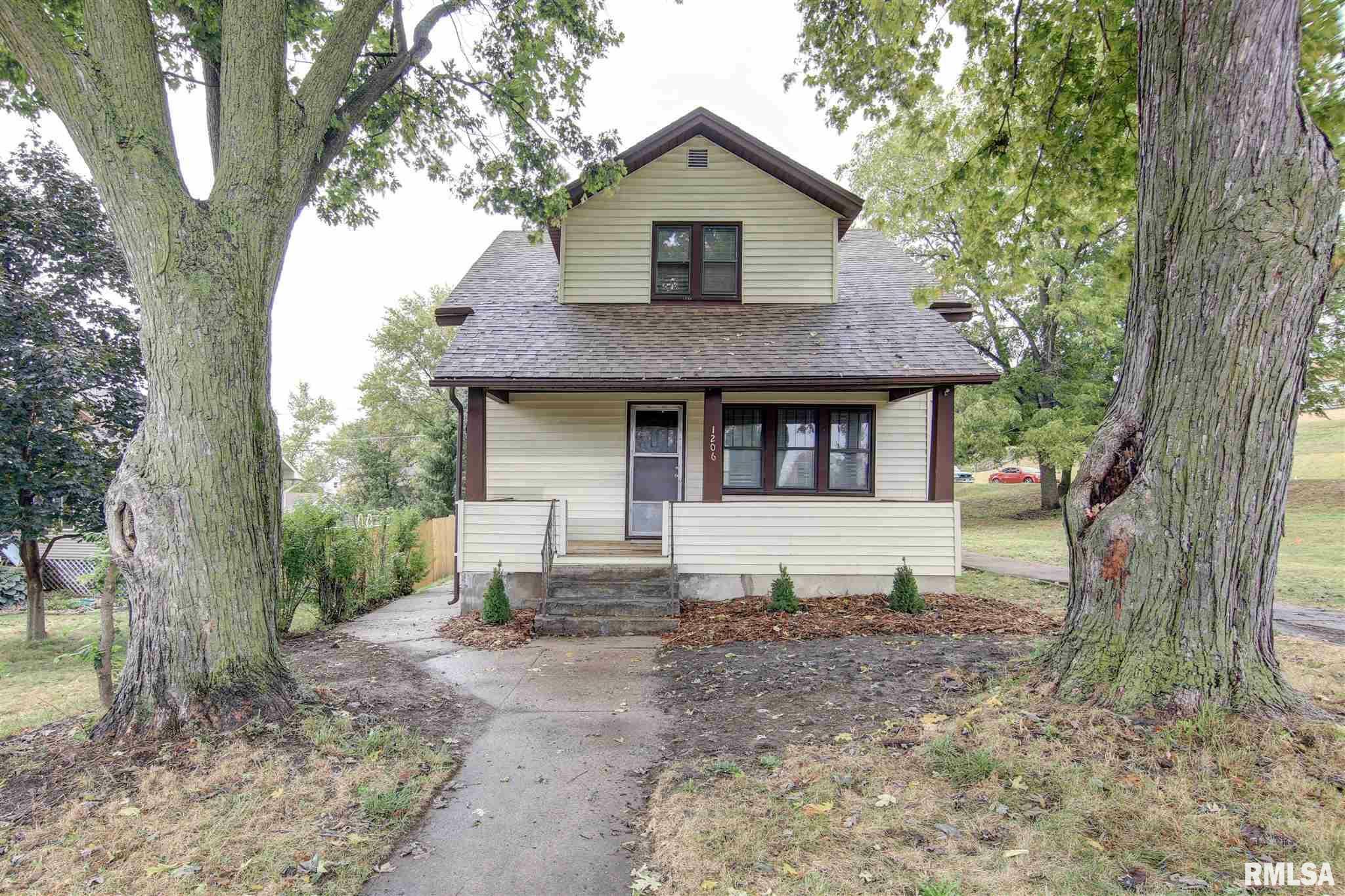 Property Photo:  1206 S 18th  IA 52732 