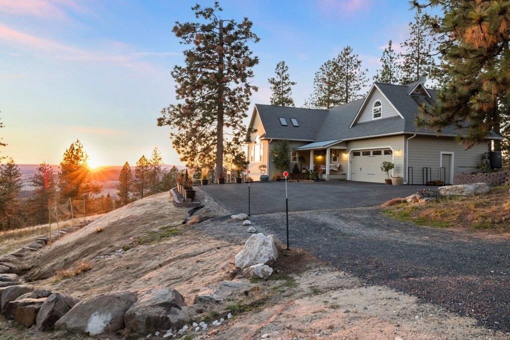 Property Photo: 15709 E Ridgecrest Ln WA 99021