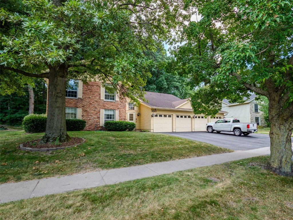 Property Photo:  4007 Lexington Drive D  IA 52402 