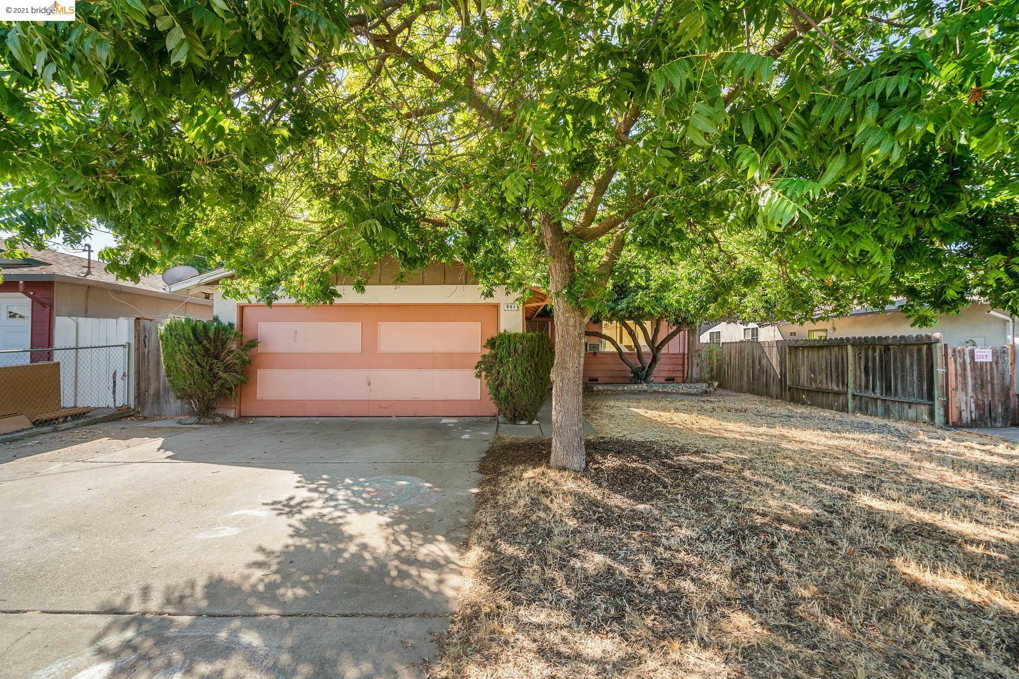 Property Photo:  961 Lambaren Ave  CA 94551 