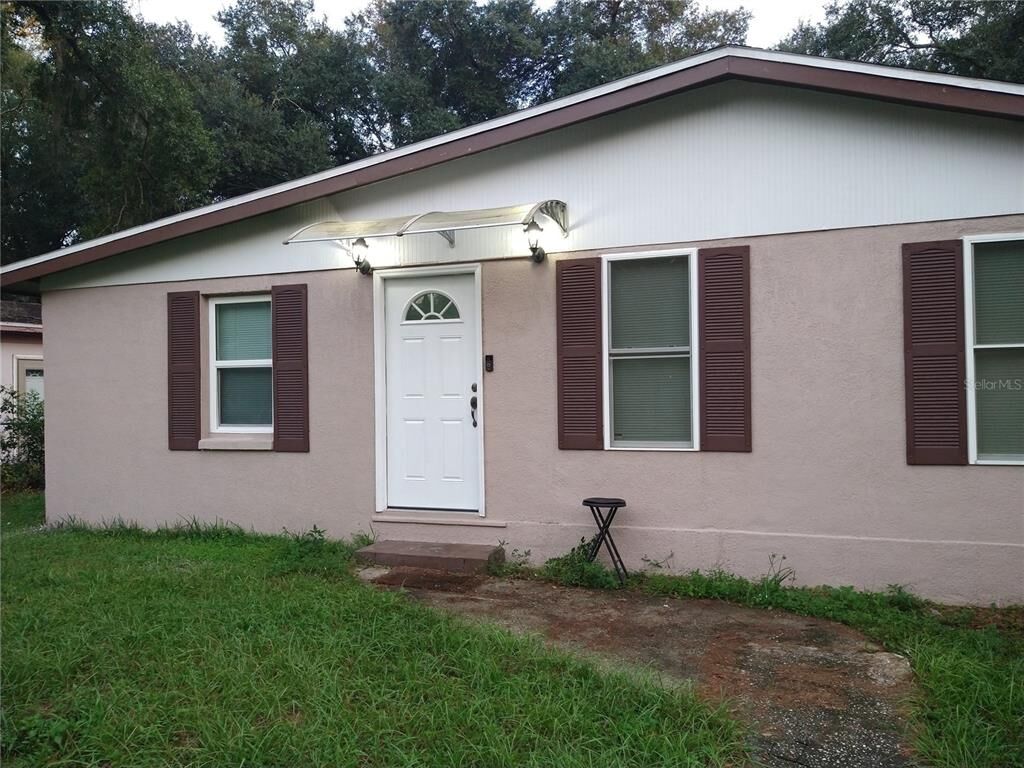 Property Photo:  1909 E Emma Street  FL 33610