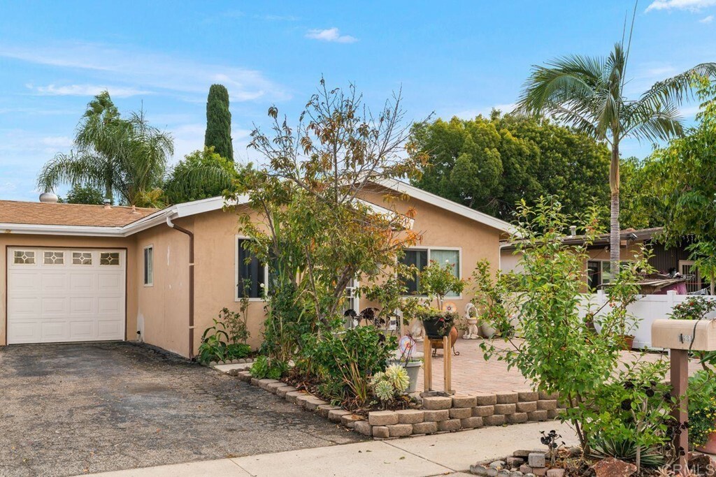 Property Photo:  1631 Calle Dulce  CA 92084 