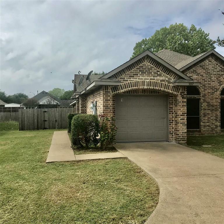 Property Photo:  3007 Carlton Parkway 1  TX 75165 