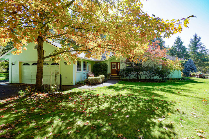 24722 Hwy 62  Trail OR 97541 photo