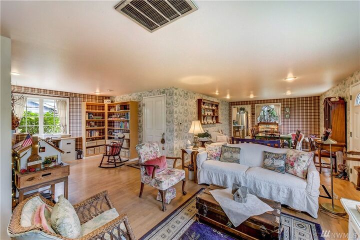 Property Photo:  525 Seamont Lane  WA 98020 