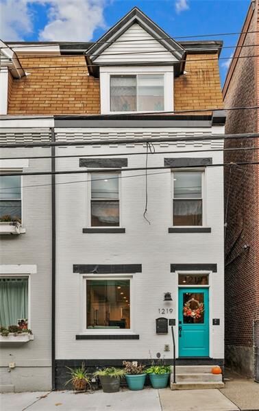 Property Photo: 1219 Reddour Street PA 15212