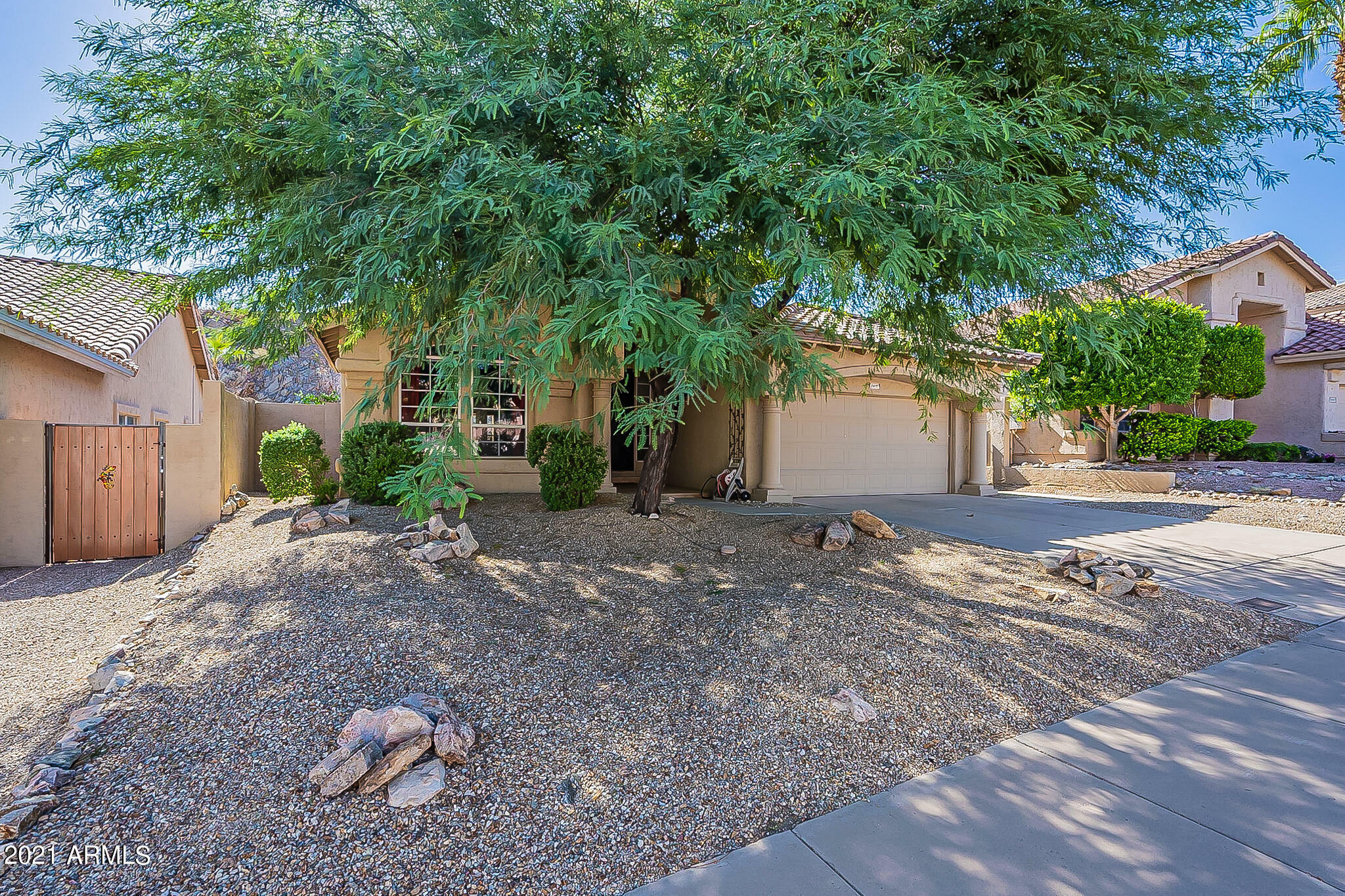 Property Photo:  2419 E Silverwood Drive  AZ 85048 