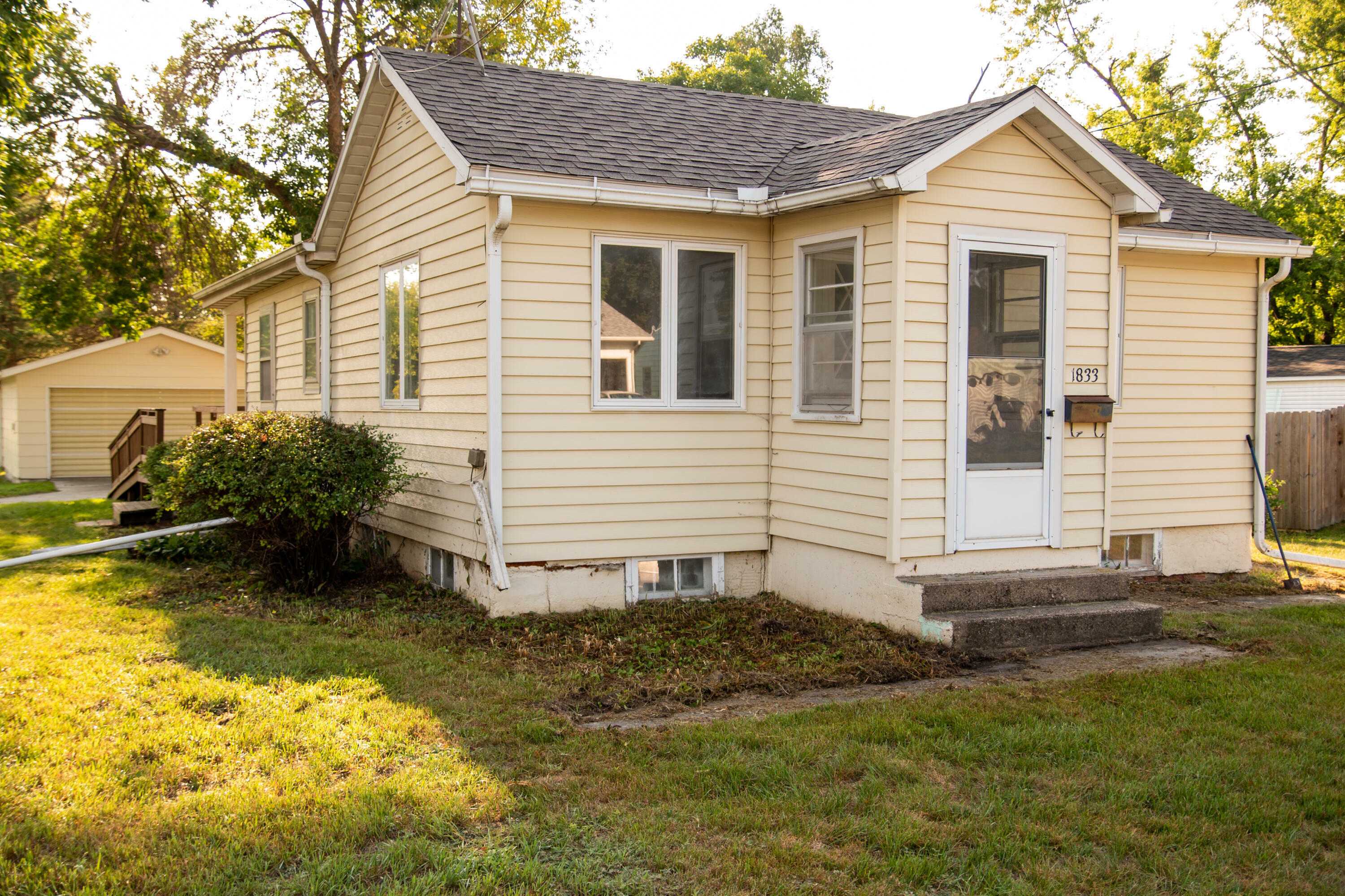 Property Photo:  1833 6th Street  IA 50201 