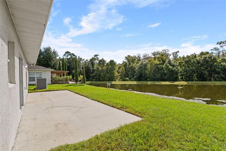 Property Photo: 14126 Econ Woods Ln FL 32826