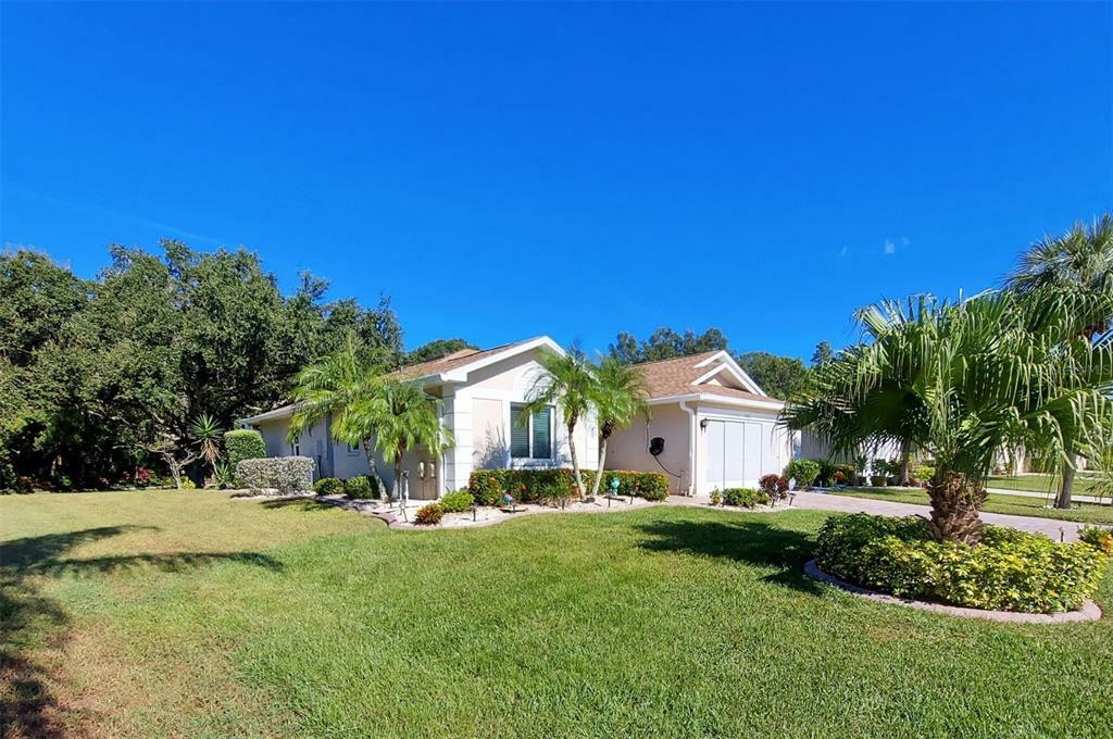 Property Photo:  1926 Grand Cypress Lane  FL 33573 