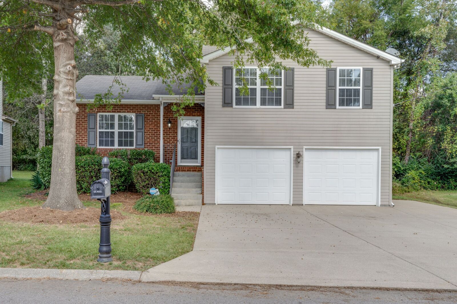 Property Photo:  176 Bradford Cir  TN 37075 