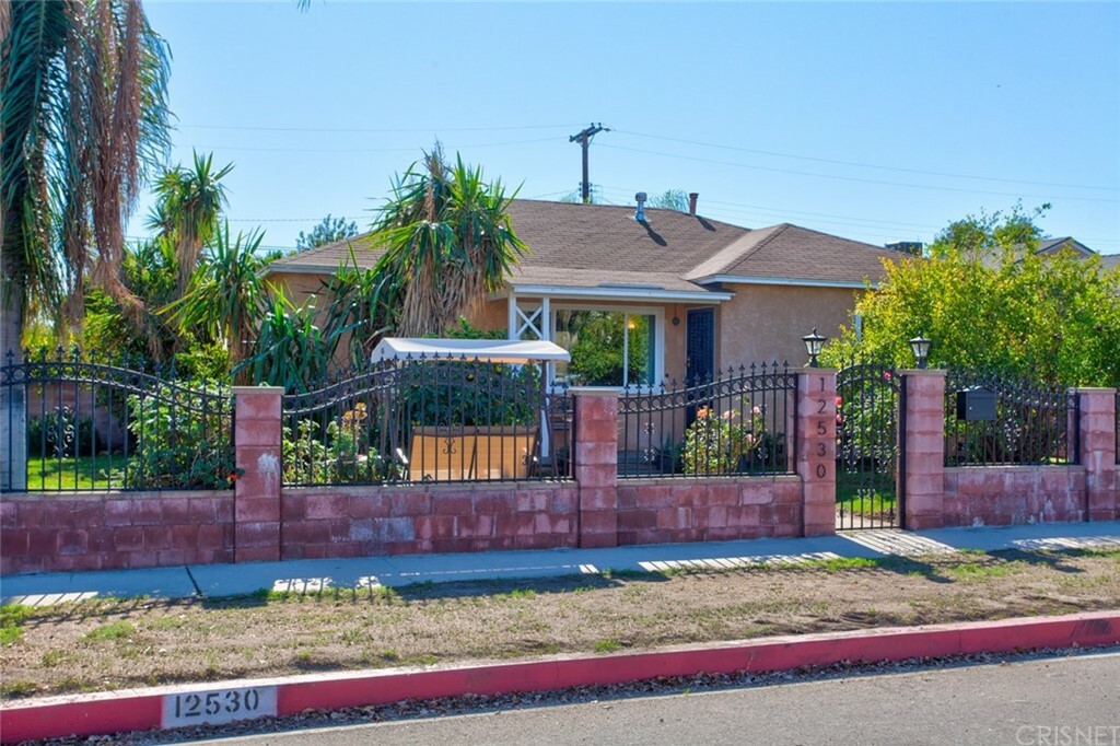 Property Photo:  12530 Burton Street  CA 91605 