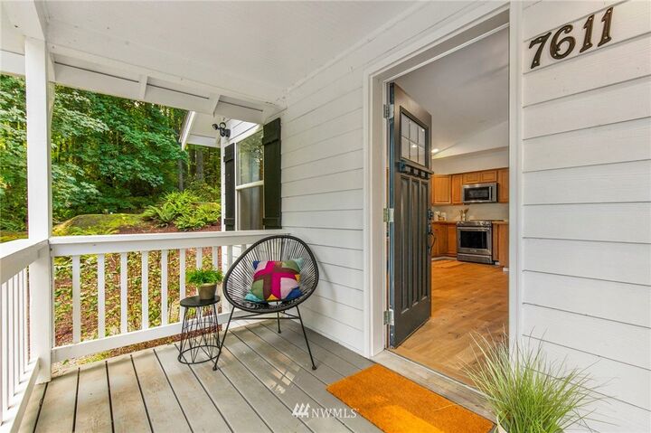 Property Photo:  7611 NE Hidden Cove Road  WA 98110 