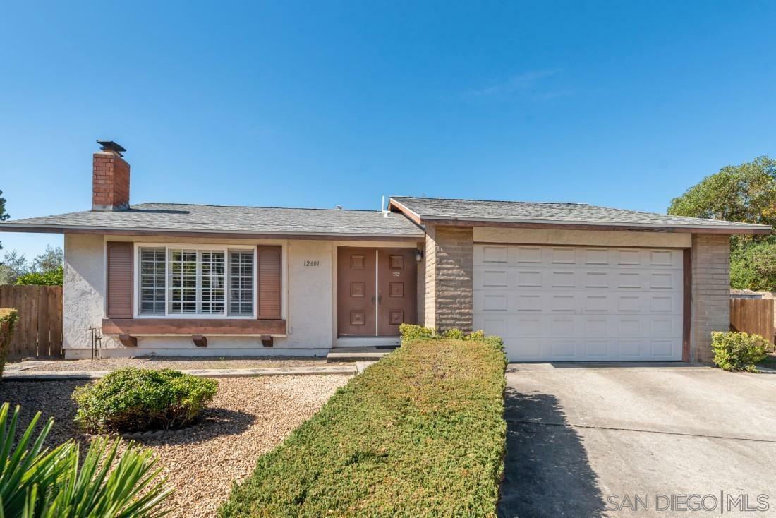 Property Photo: 12601 Avenida De Espuela CA 92064