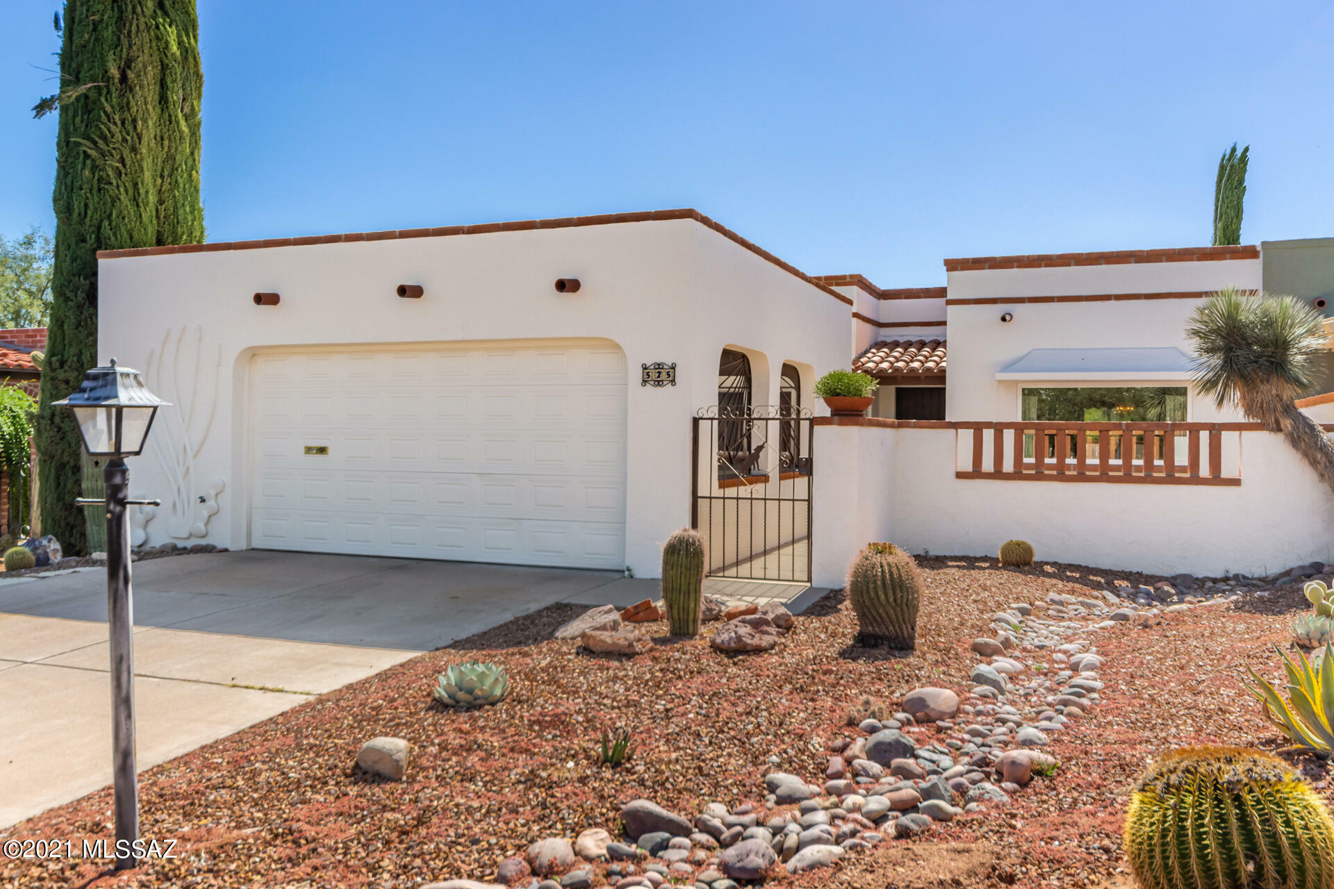 Property Photo:  525 W Camino Del Poso  AZ 85614 