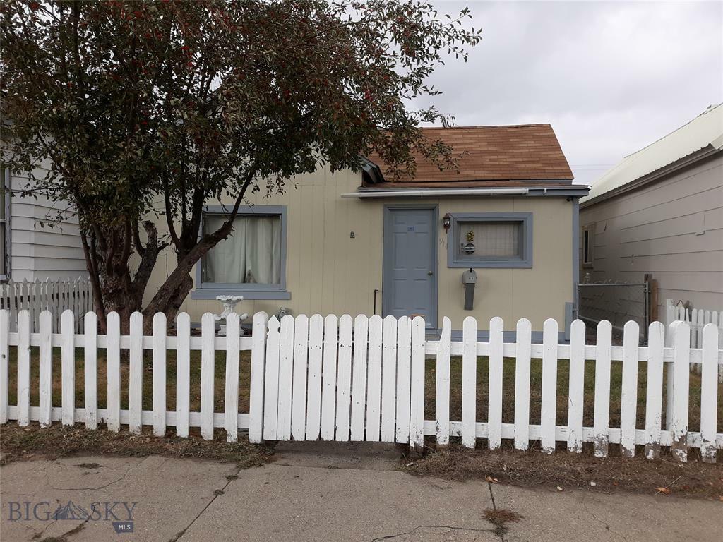 Property Photo:  914 E 5th Street E  MT 59711 