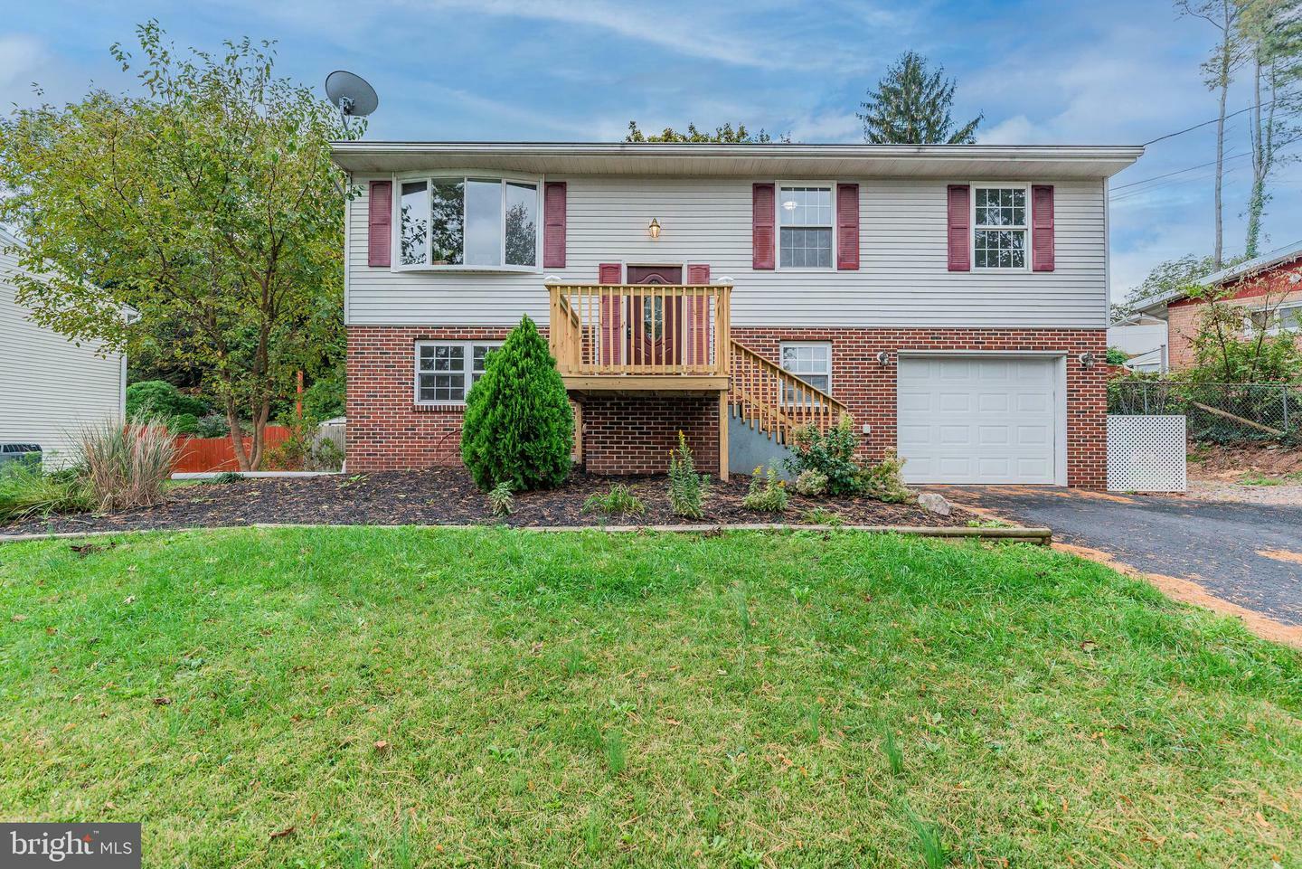 Property Photo:  108 Pleasant View Terrace  PA 17070 