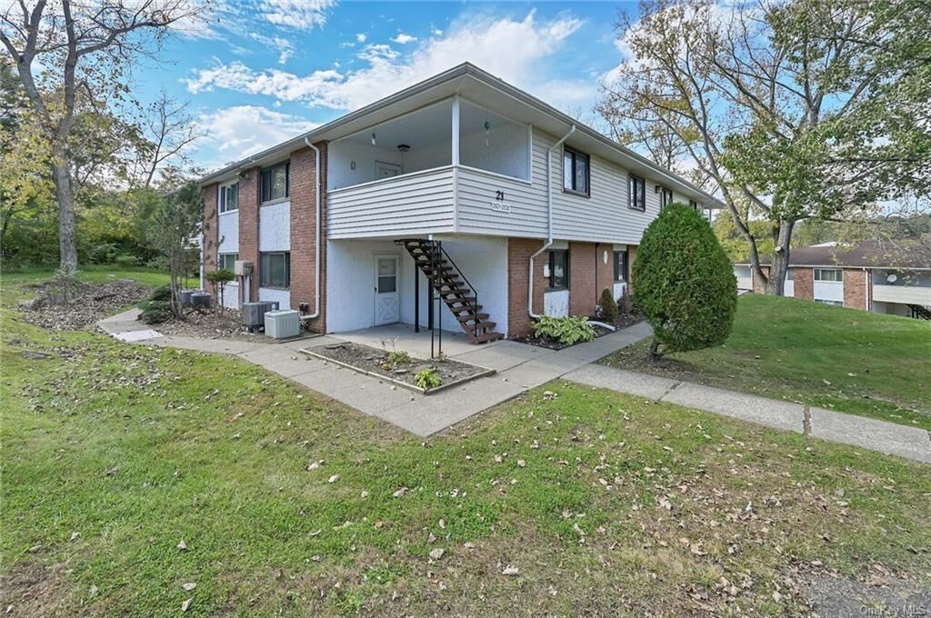 Property Photo:  2101 Baldwin Lane 21A  NY 12550 