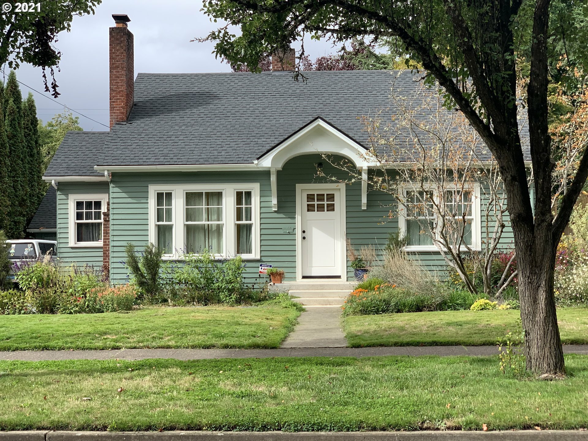 Property Photo: 2140 Alder St OR 97405