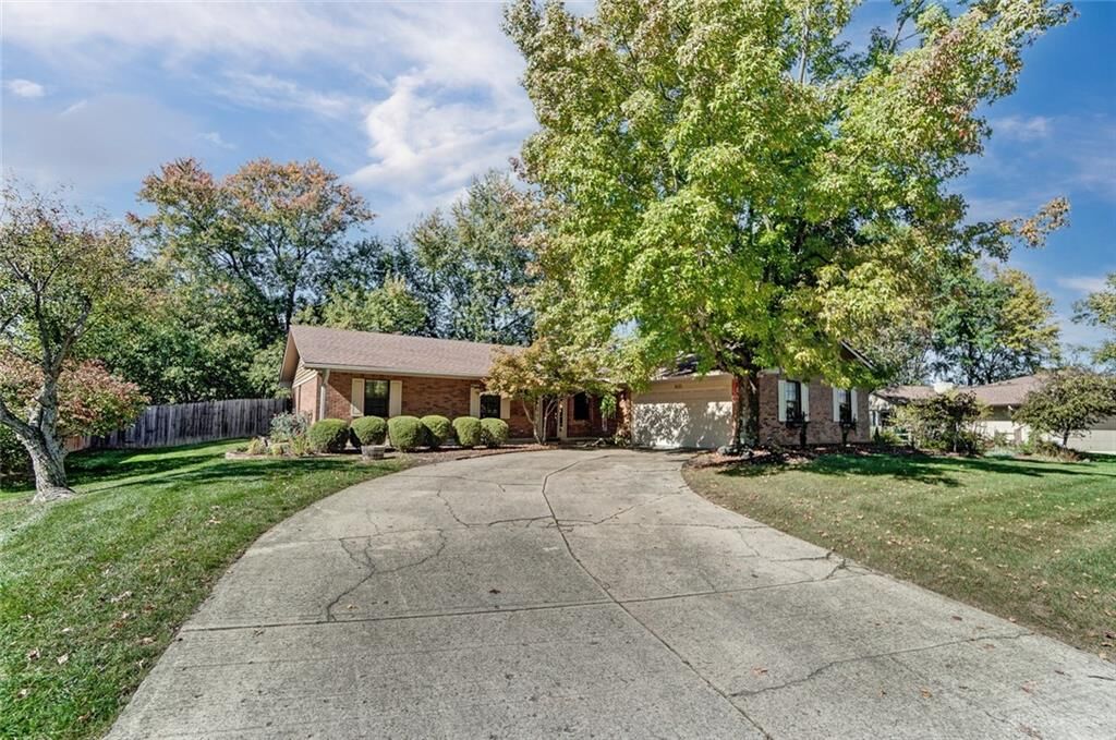 Property Photo:  8121 Beechcreek Drive  OH 45458 