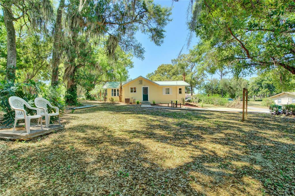 Property Photo:  425 Haselton Street  FL 32726 