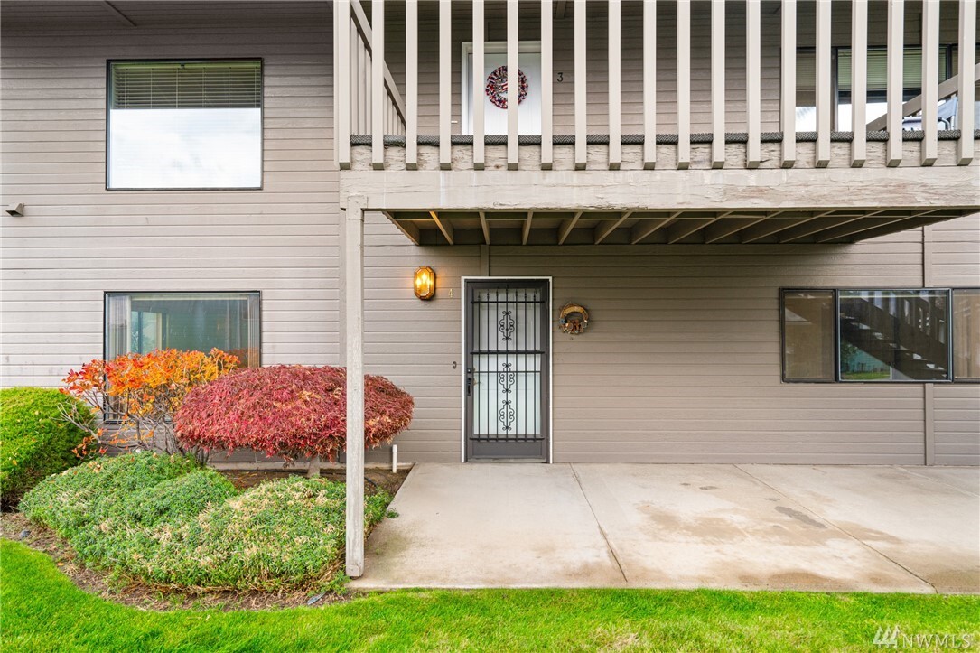 Property Photo: 1352 Eastmont Ave 4 WA 98802