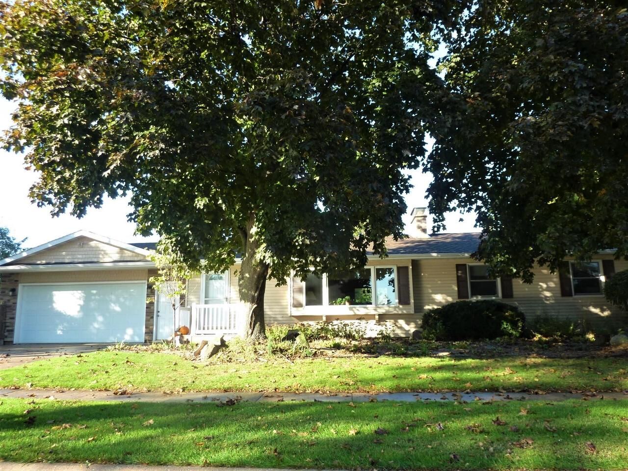 Property Photo:  18 Meadow View Cir  WI 53963 
