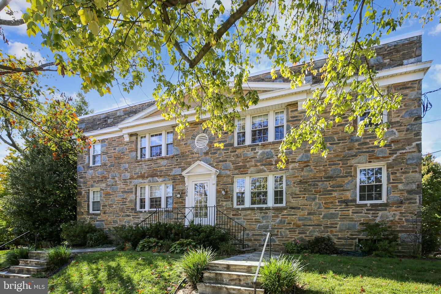 Property Photo: 306 Commonwealth Avenue 5 VA 22301