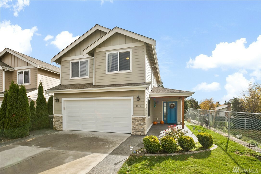 Property Photo:  5816 Pioneer Ridge Place  WA 98248 