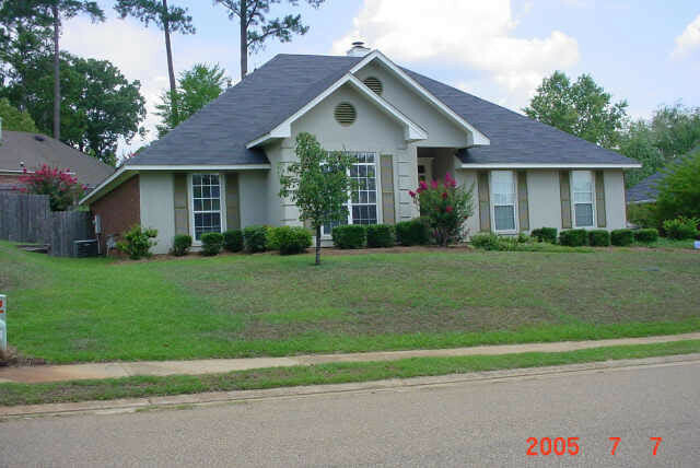 Property Photo:  1017 Cumberland Drive  MS 39047 