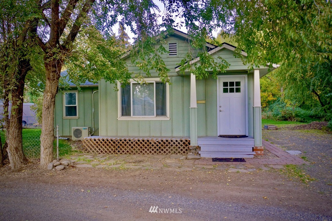 Property Photo:  230 Harrison Street  WA 99362 