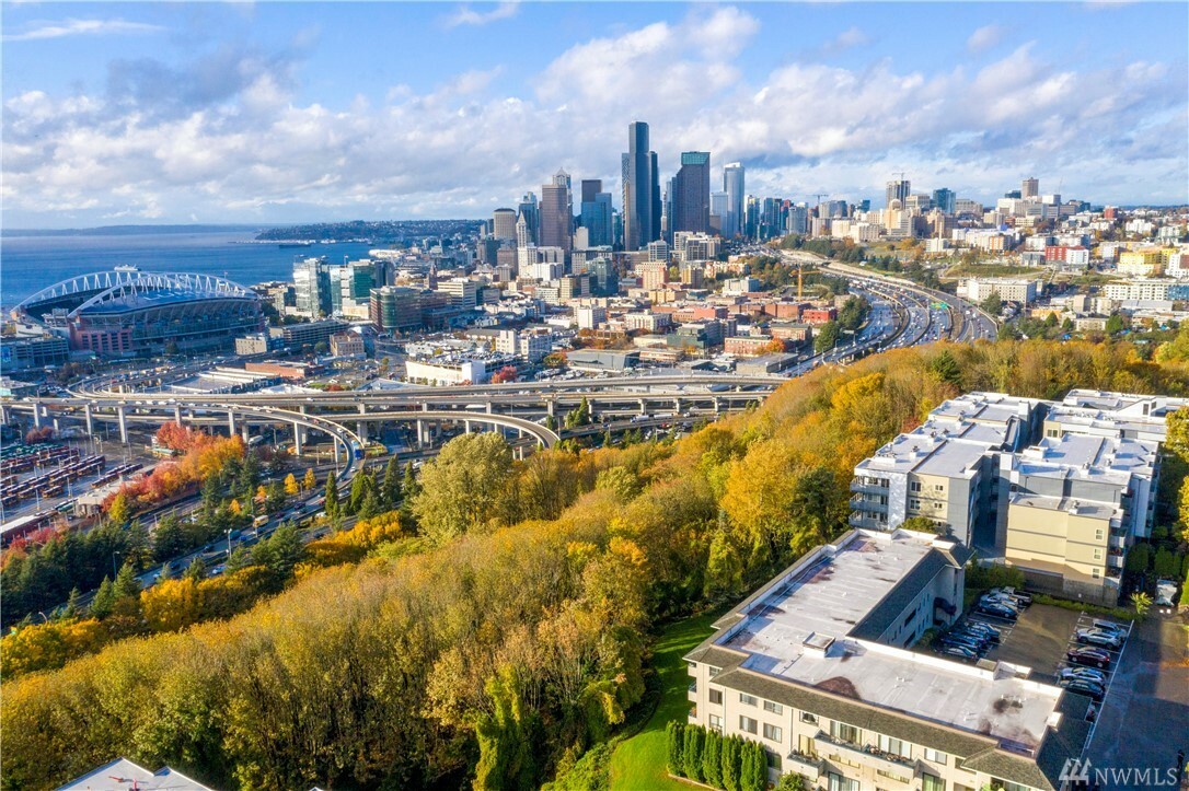 Property Photo: 1100 S Atlantic St 304 WA 98134