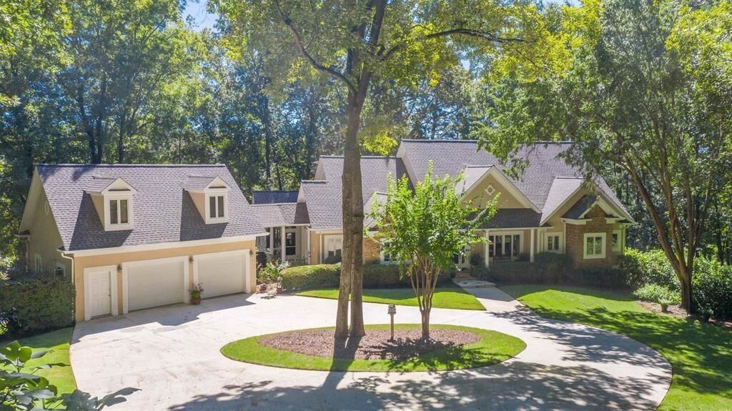 Property Photo: 1070 Maple Ridge Way GA 30642