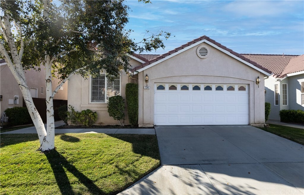 Property Photo:  734 Diamante Court  CA 92583 