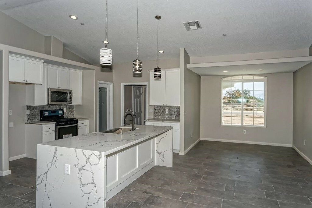 Property Photo:  11875 I Avenue  CA 92345 