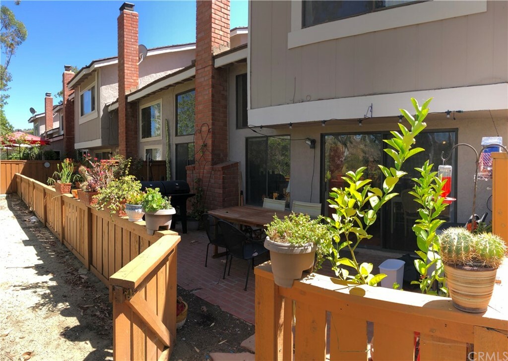 Property Photo: 6587 E Camino Vista 2 CA 92807