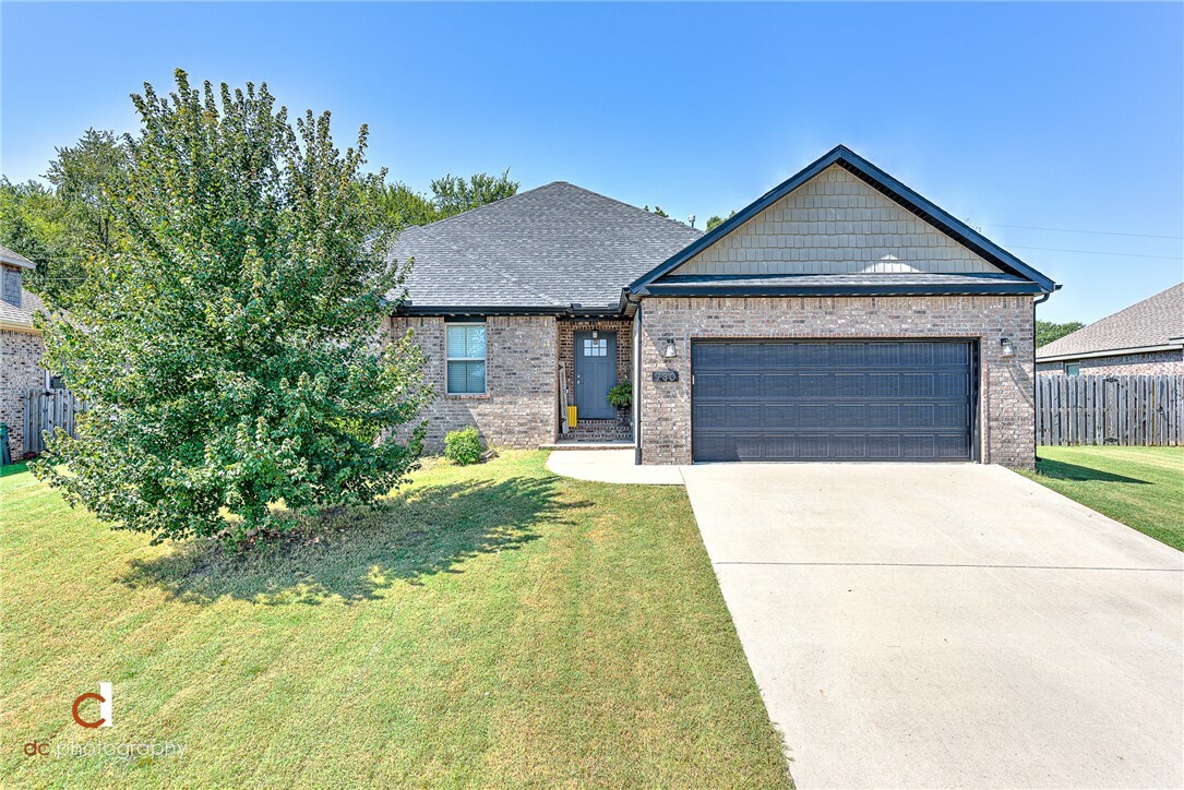 Property Photo:  730 Hawthorn Way  AR 72719 