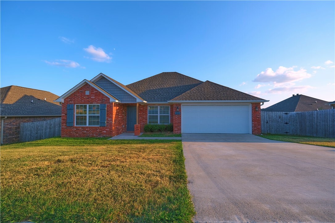 Property Photo:  2113 Ridge Street  AR 72734 