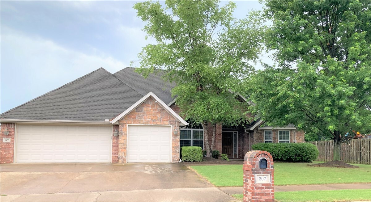 Property Photo:  207 Georgetown Street  AR 72712 