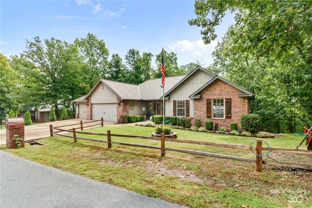 Property Photo:  2 Reighton Drive  AR 72714 