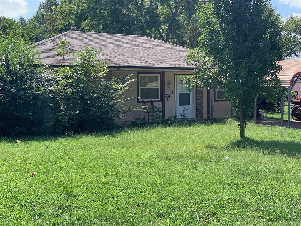 Property Photo:  804 SE 3rd Street  AR 72712 