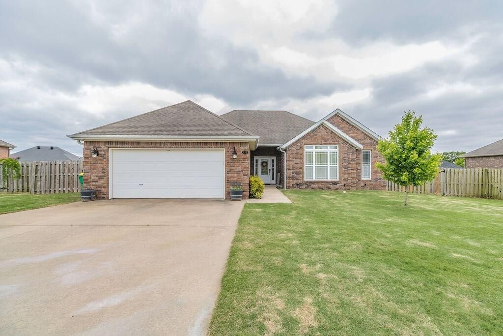 Property Photo:  710 Napa Avenue  AR 72719 