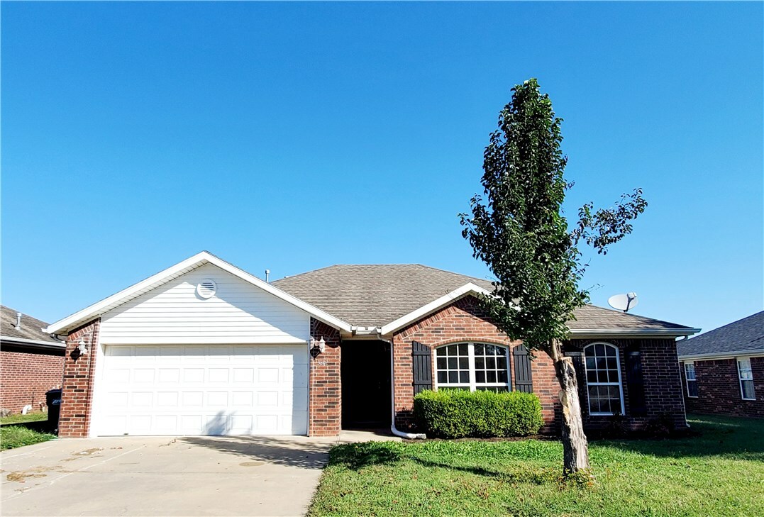 Property Photo:  3802 SW Moline Avenue  AR 72712 