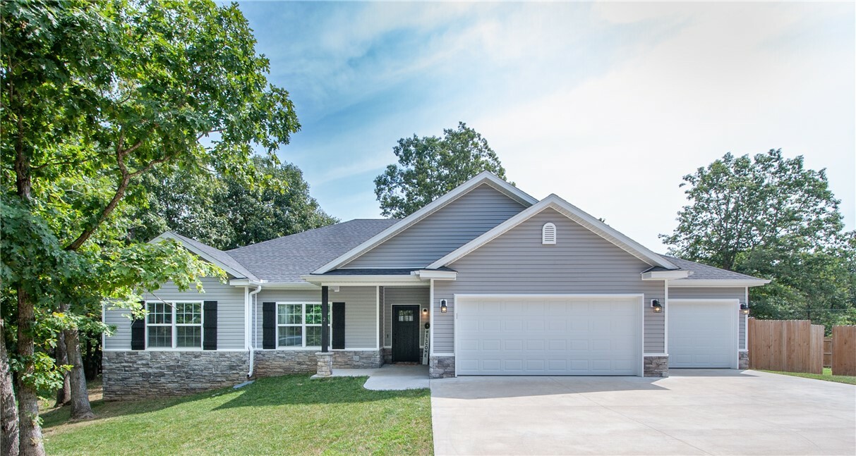 Property Photo: 2 N Embleton Lane AR 72714